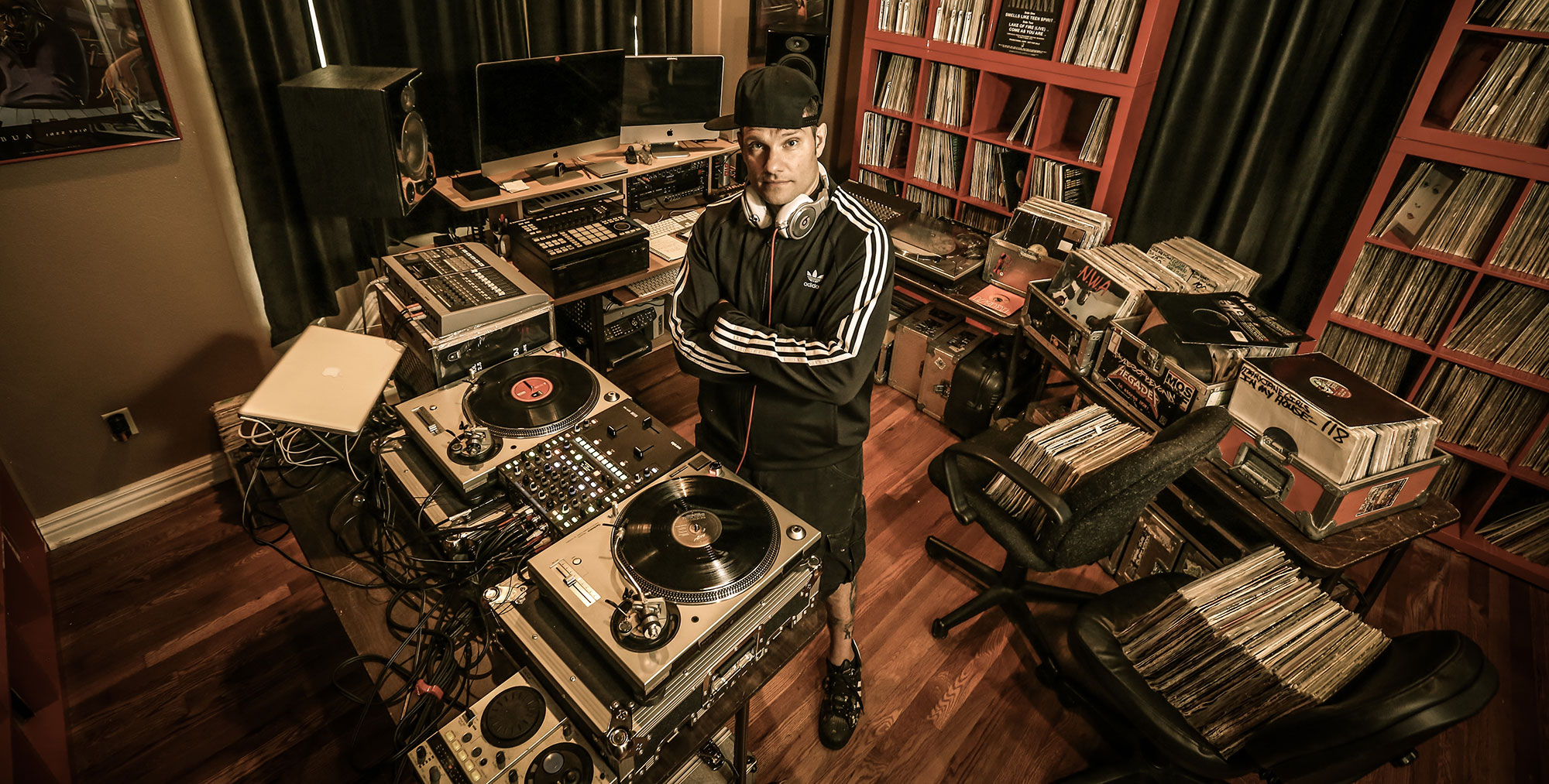 Tone studio. DJ Premier in Studio. DJ Premier на студии. DJP студия.